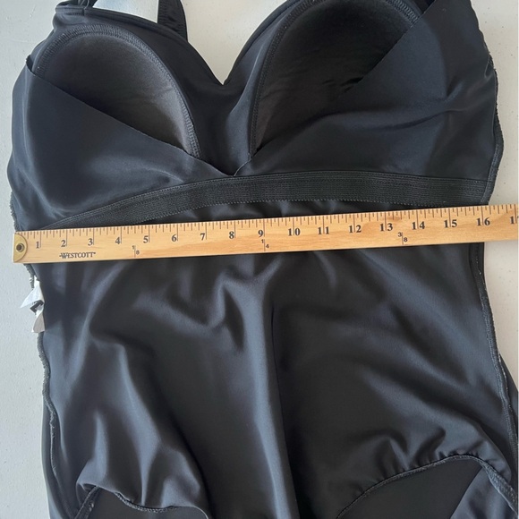 Miraclesuit Silver Shores Temptress 1 Piece Swimsuit Tummy Control Black Sz 18 - Picture 12 of 16